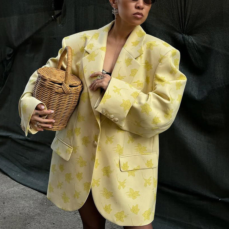 Women's oversized blazer in blazer dress style with floral jacquard and accentuated shoulder Chichicherry