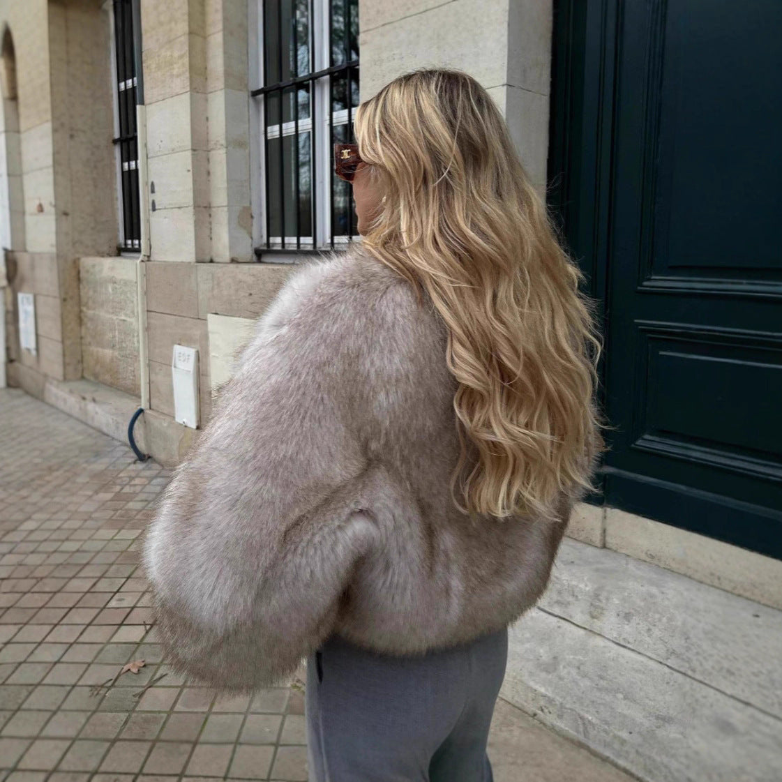 Women's short jacket made of luxurious high-pile faux fur with a boxy silhouette and voluminous sleeves Chichicherry