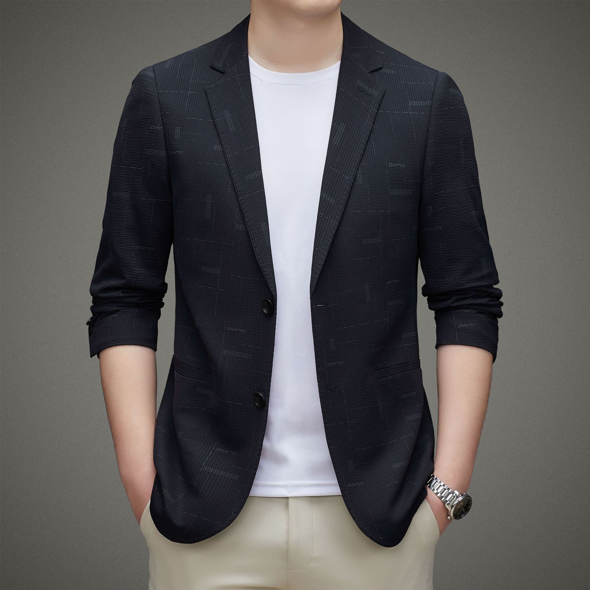 Men's blazer in a slim fit made of textured fabric with rolled-up sleeves Chichicherry