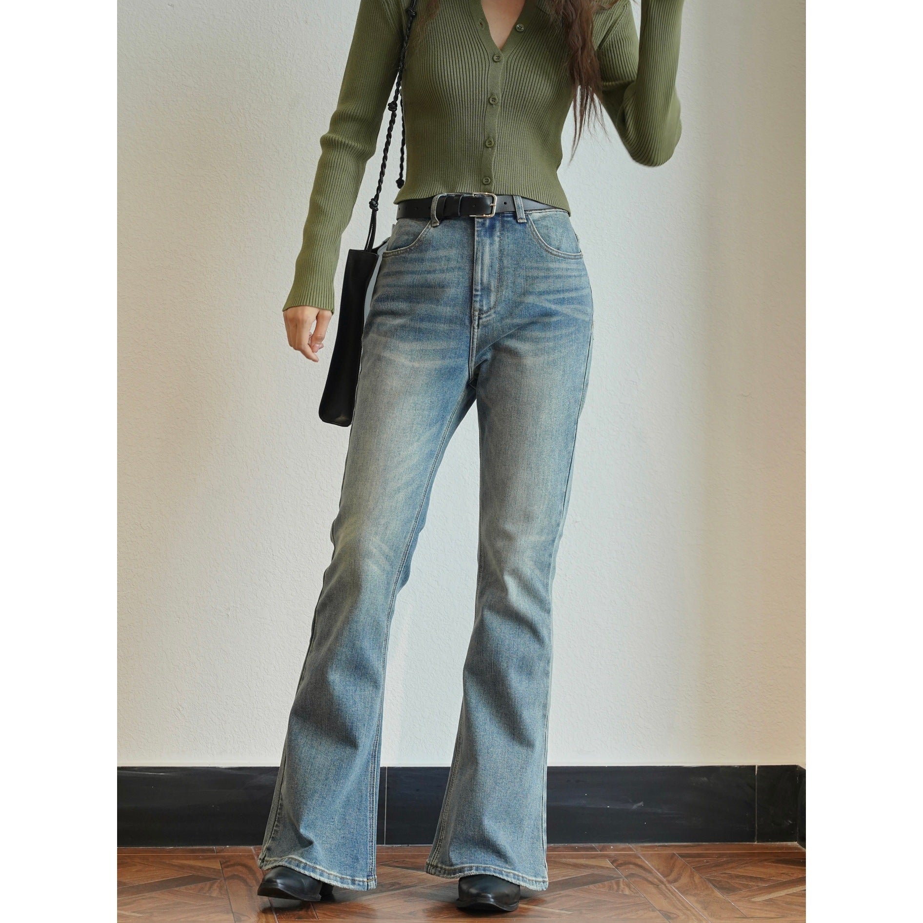 Women's High-Waist Flared Jeans with Vintage Wash and Light Flare Shape Chichicherry