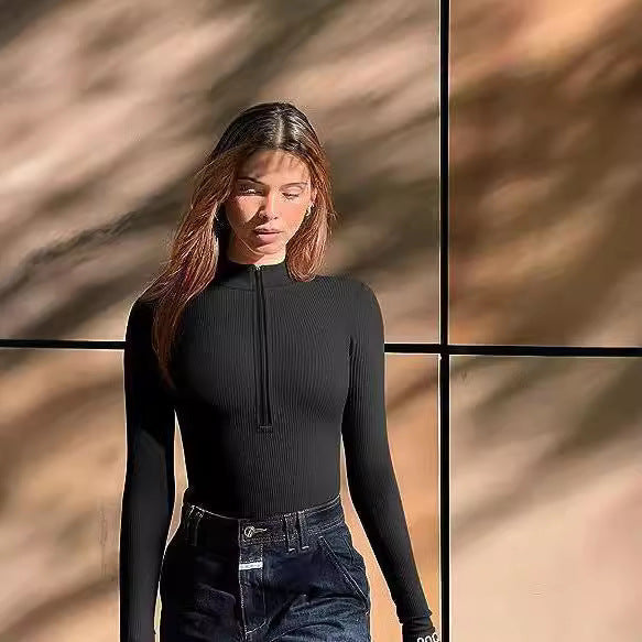 Damen Enganliegendes Rippstrick-Longsleeve mit Halbzip und Stehkragen Chichicherry
