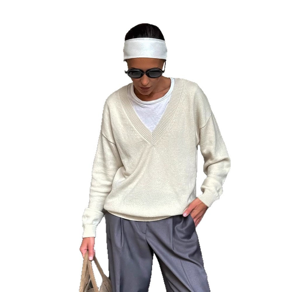Women's Oversize V-Neck Sweater made of Cashmere Mix with Ripped Hem Chichicherry
