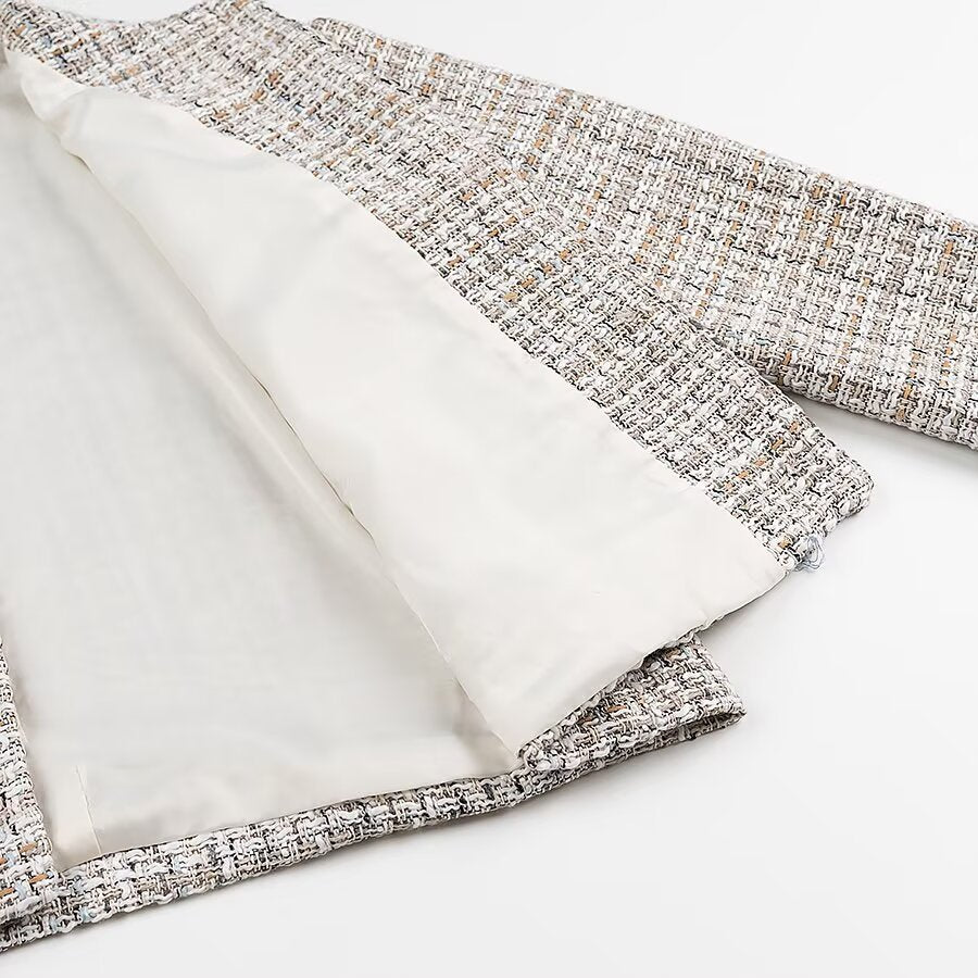 Ladies short jacket made of bouclé tweed with a round neckline and decorative gold buttons Chichicherry