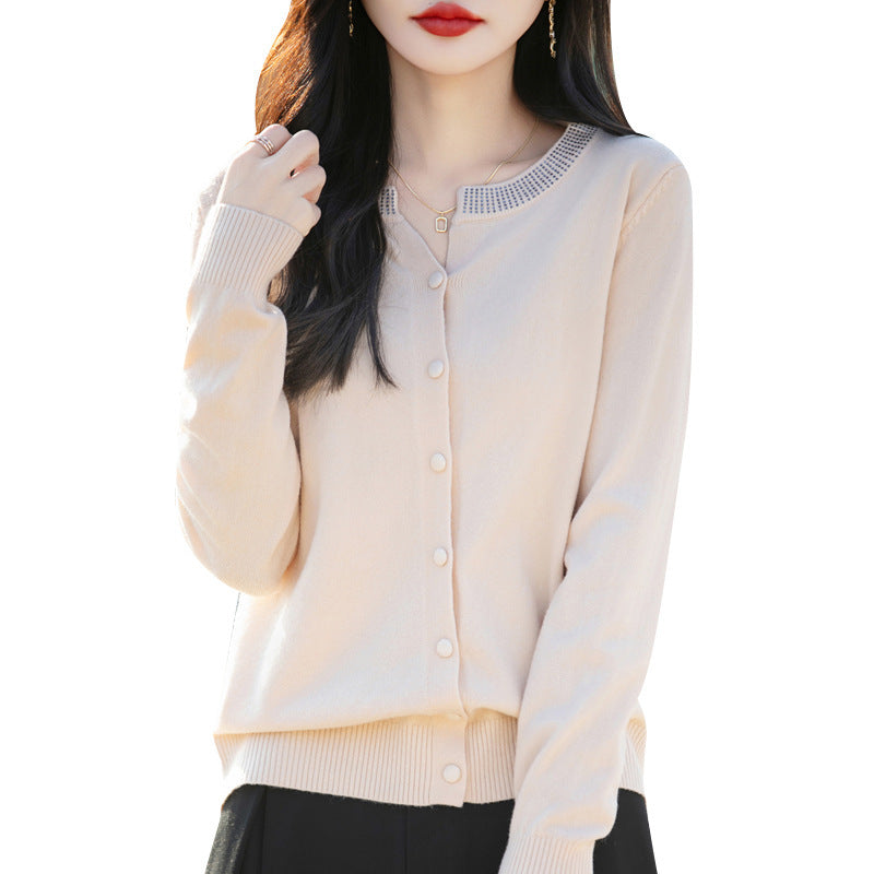 Women's short cardigan made of ultra-fine cotton blend with sparkling crystal edge and tone-on-tone button placket Chichicherry