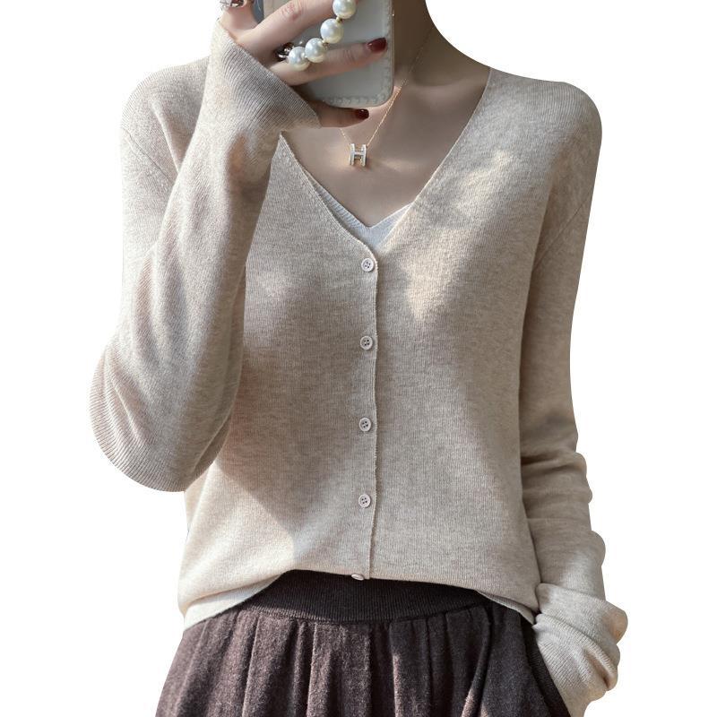 Women's Lightweight V-Neck Cardigan with Boxy Silhouette and Cashmere Look Chichicherry