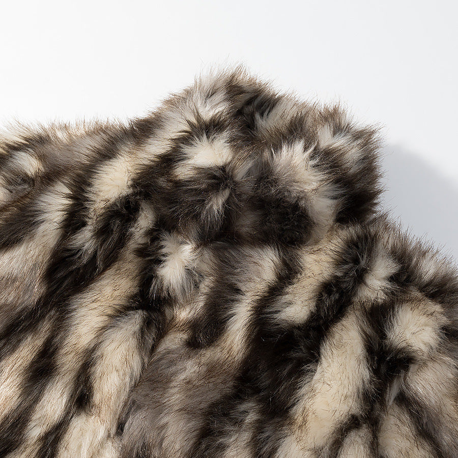 Women Short Faux Fur Jacket with Voluminous Fur Look, Boxy Silhouette and Insert Pockets Chichicherry