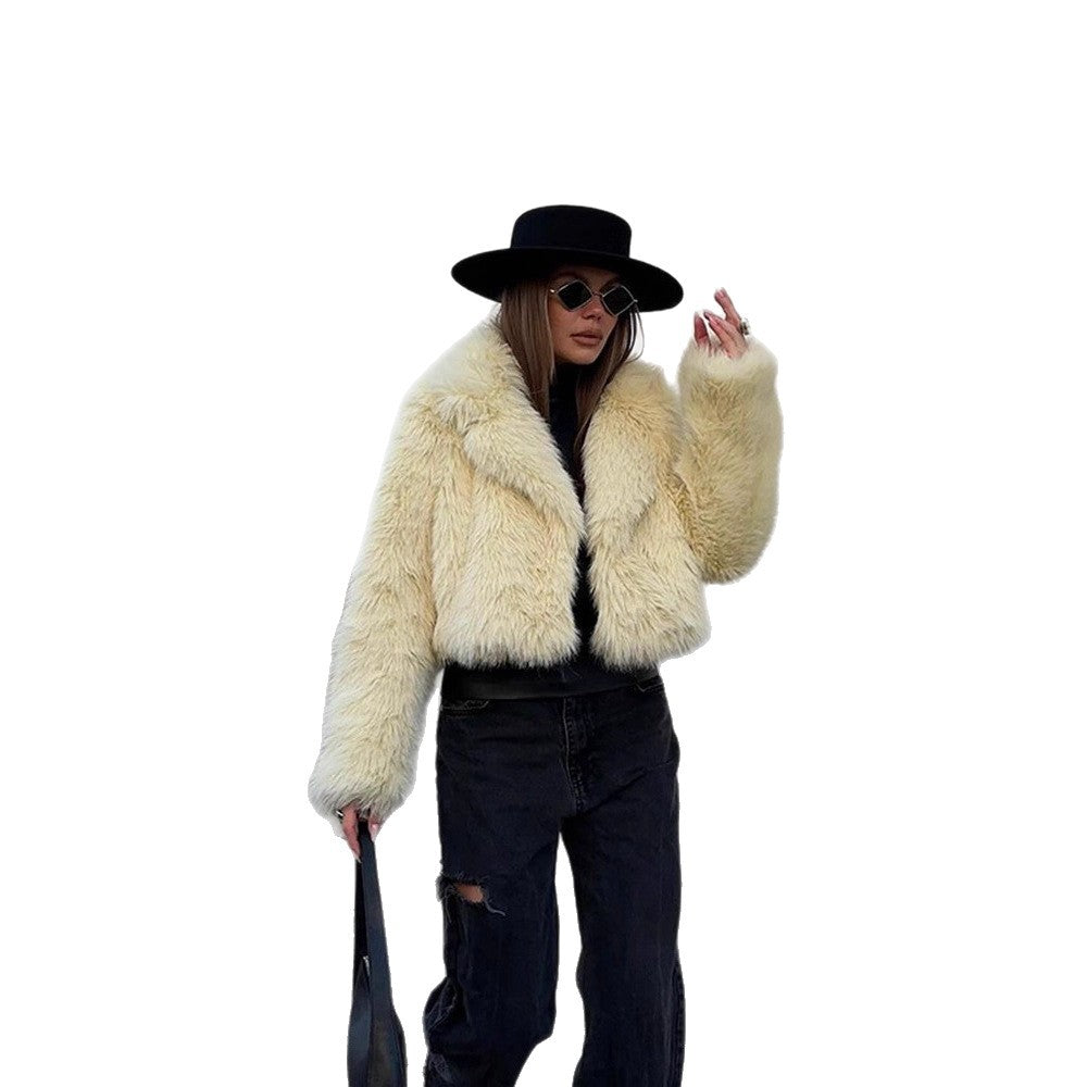 Women's short-cut faux fur melton with voluminous shawl collar and shaggy texture Chichicherry