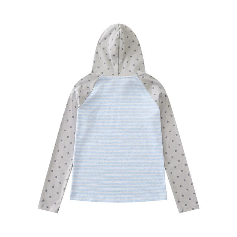 Women's hooded long sleeve shirt in raglan style with star sleeves and note print Chichicherry