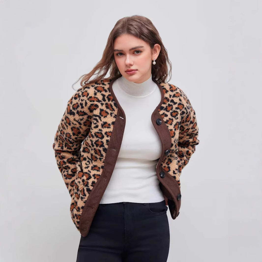 Women's short jacket in teddy look with leopard print and button closure Chichicherry