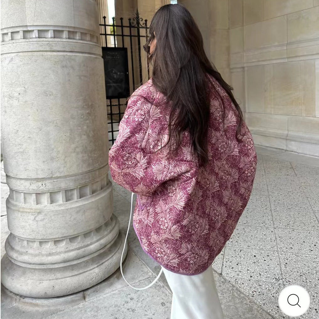 Ladies short-cut quilted jacket in vintage floral pattern with shawl collar and contrasting piping Chichicherry