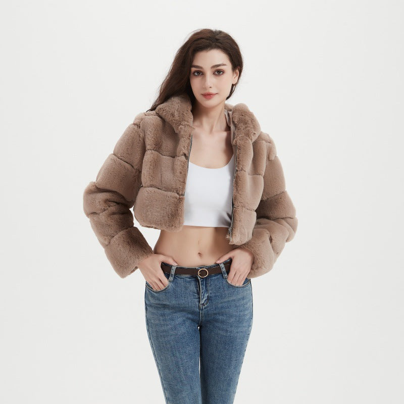 Women's Cropped Faux Fur Jacket with Horizontal Panel Structure and Zipper Chichicherry
