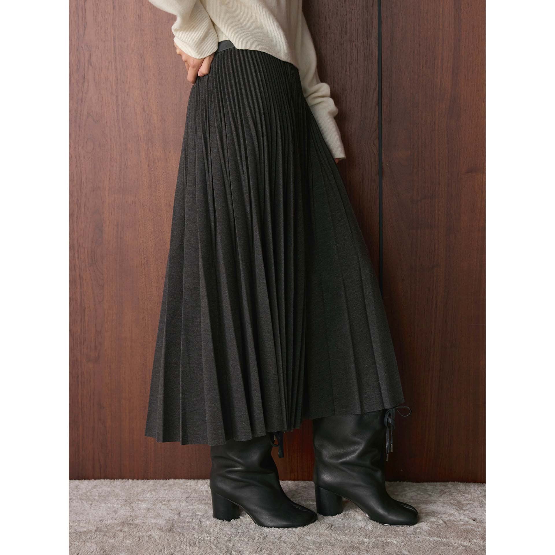 Women's Pleated Midi Skirt made of flowing twill with fine knife pleats Chichicherry