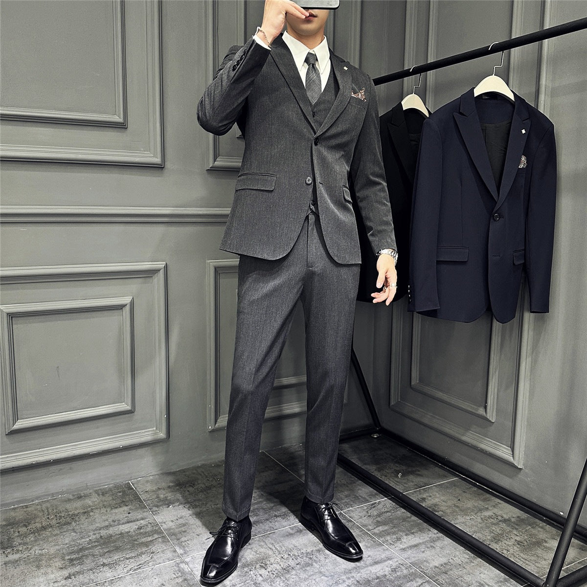 Men's Slim-Fit Business Suit with Vest, Narrow Lapel and Fine Texture Chichicherry