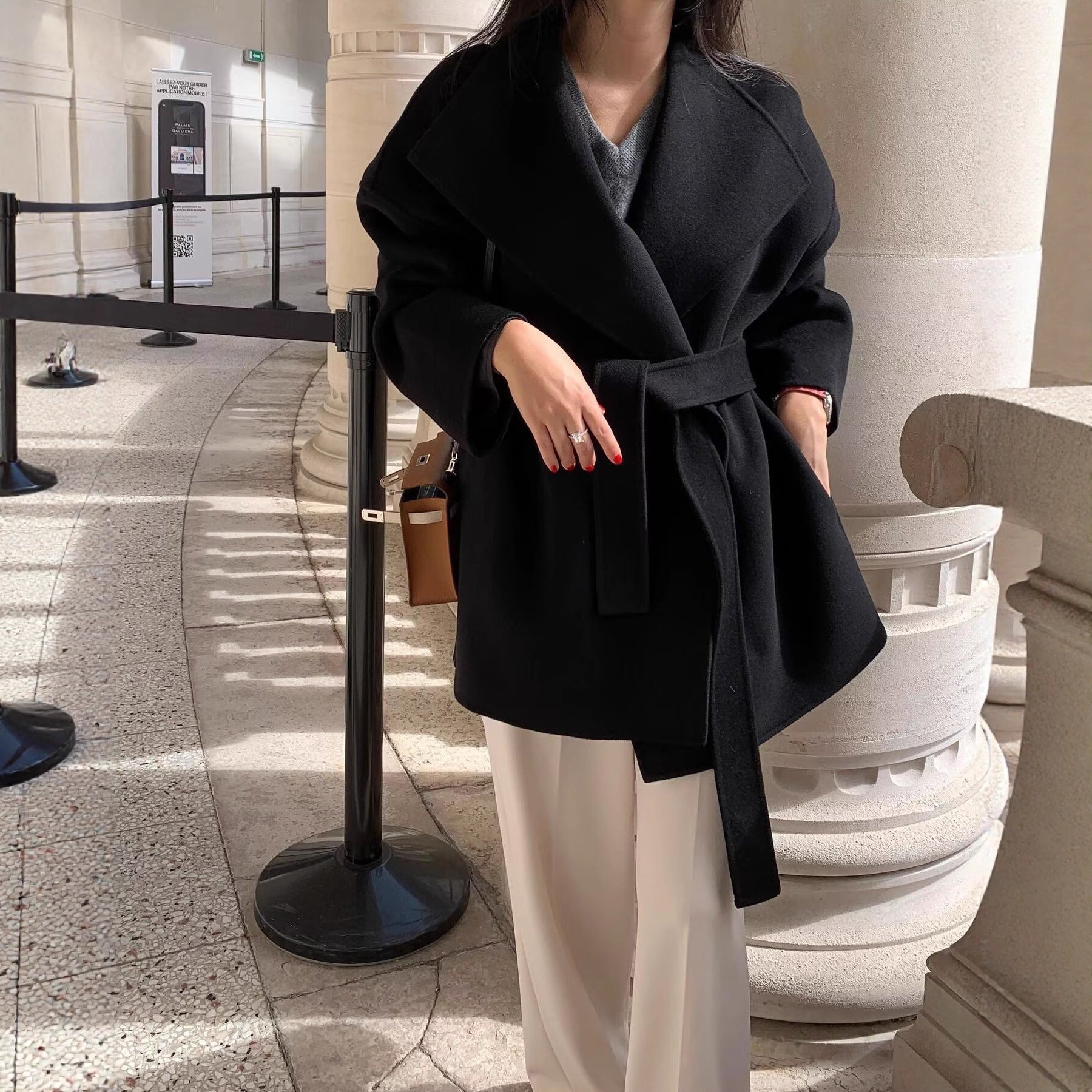 Women's short wrap coat made of wool blend with oversized shawl collar and waist tie Chichicherry