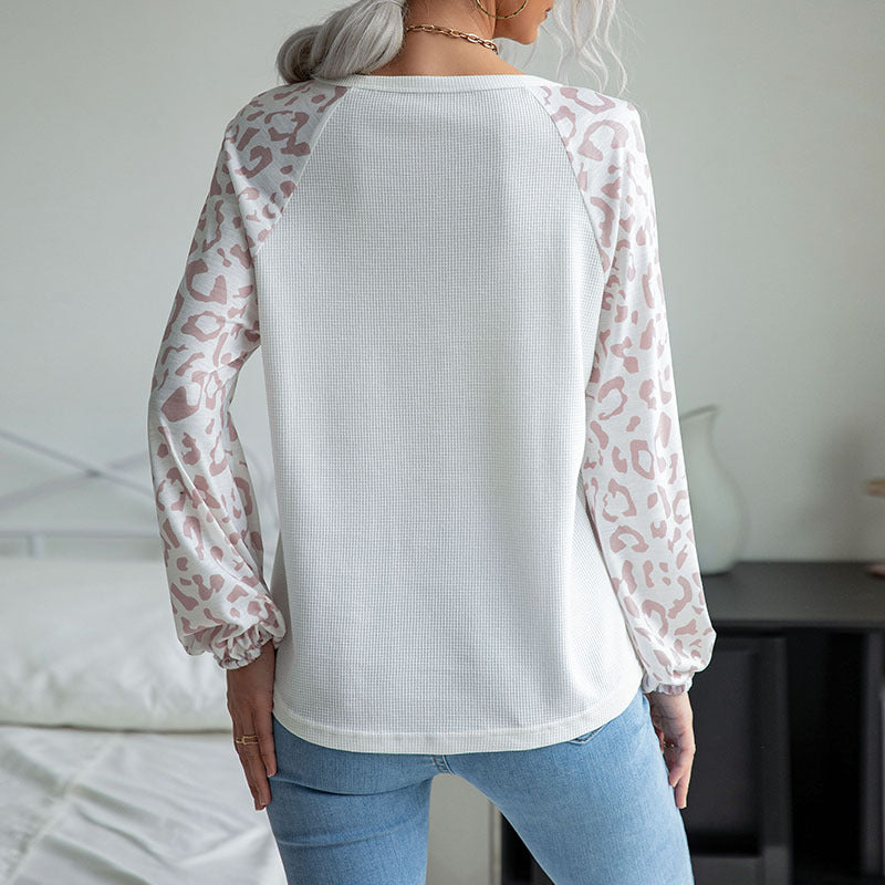 Ladies V-neck waffle knit top with transparent net sleeves in leopard print Chichicherry