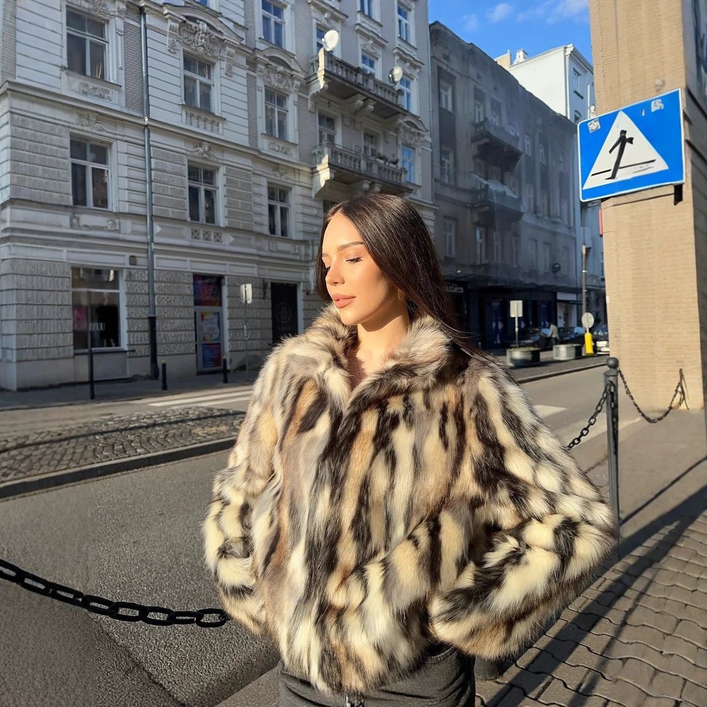 Ladies short cut boxy faux fur jacket with contrasting spot pattern and stand collar Chichicherry
