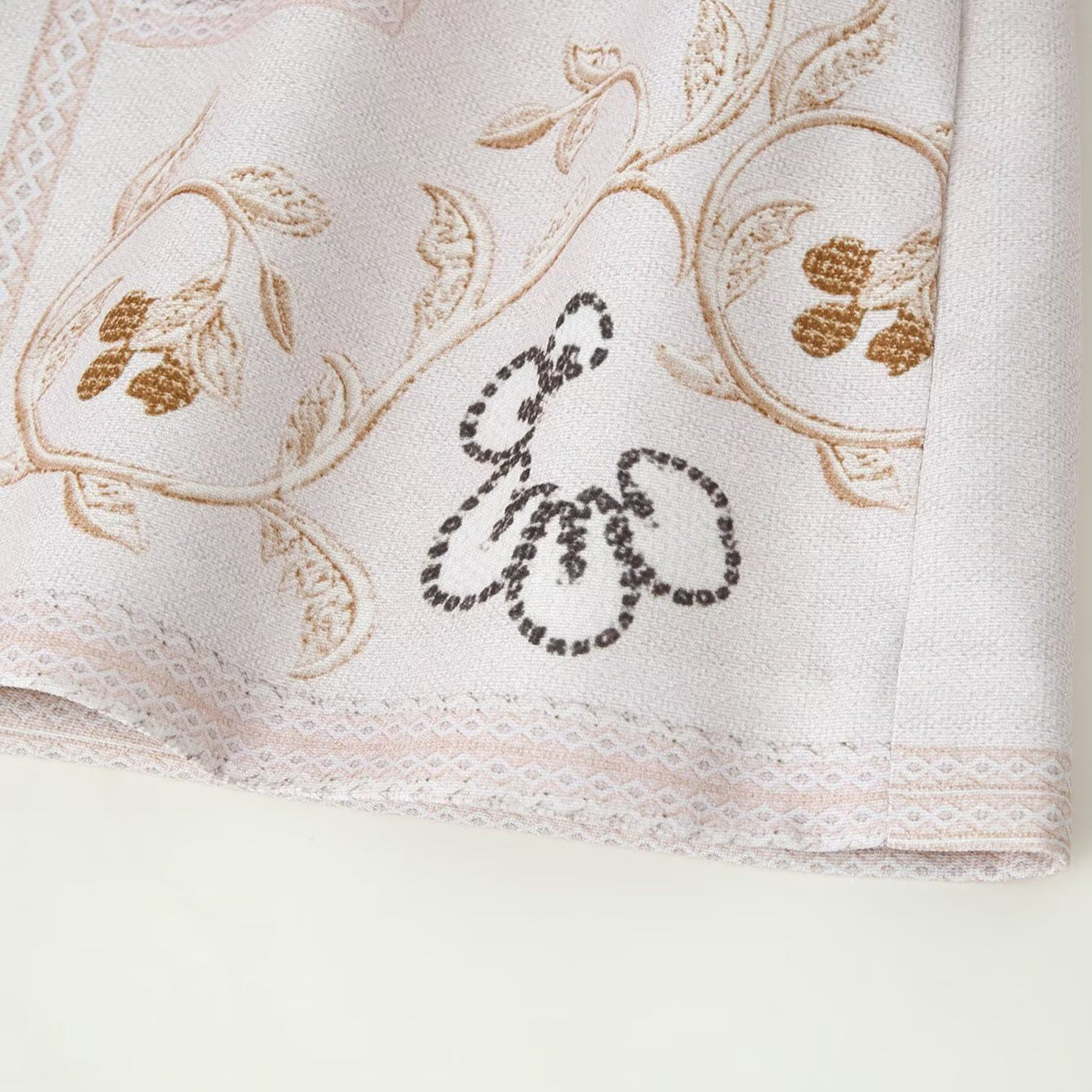 Women embroidered boxy short jacket with stand-up collar and floral embroidery Chichicherry