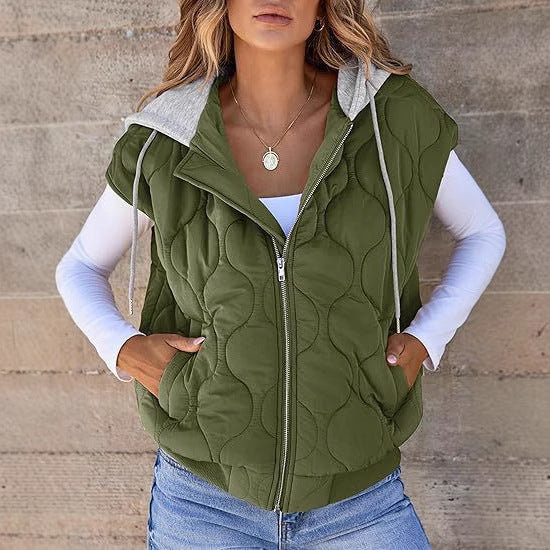 Women's quilted vest with hood, tailored fit and zipper Chichicherry