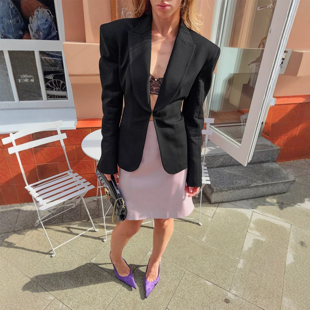 Ladies tailored blazer with sculptural shoulder and hook closure Chichicherry