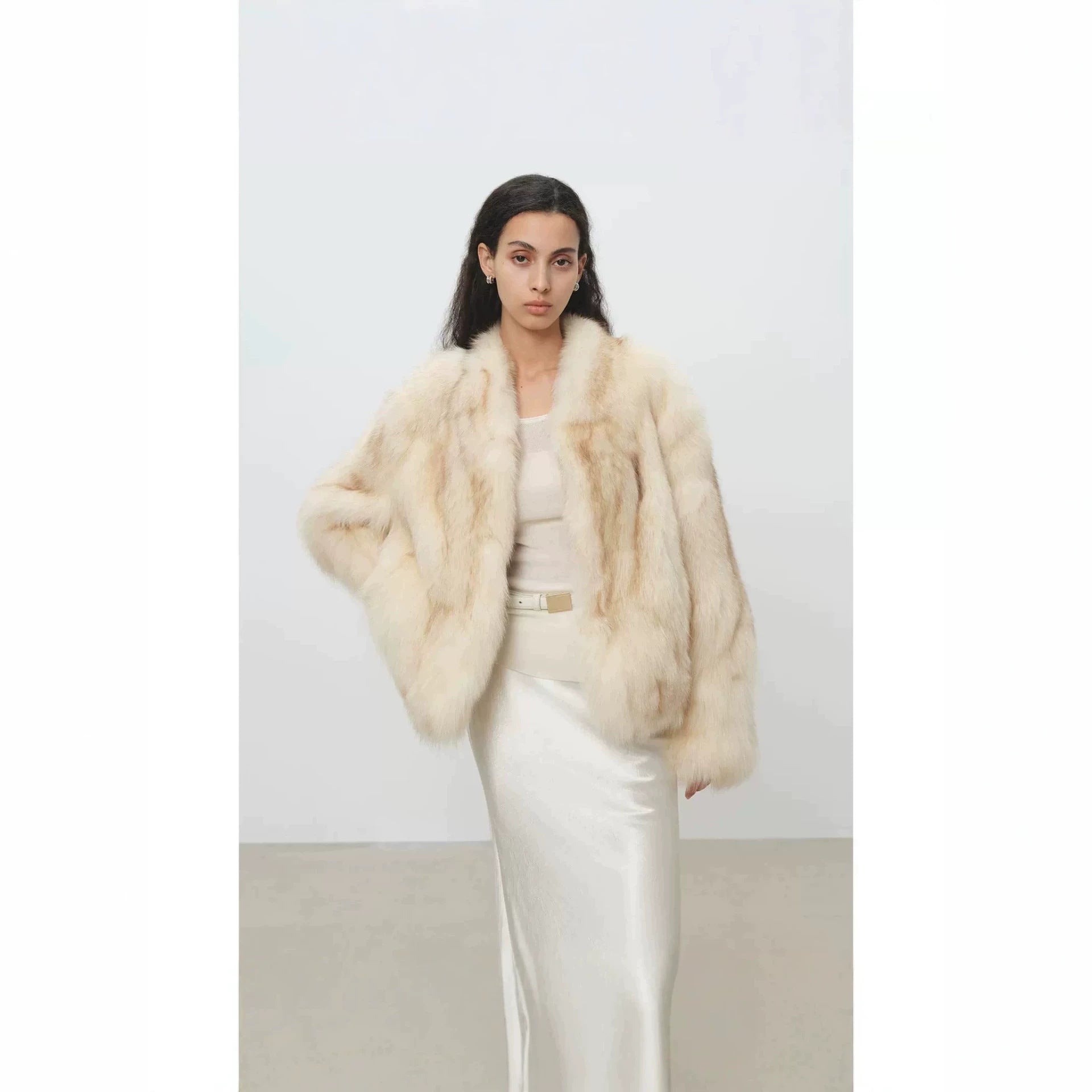 Women’s short coat made of high-pile faux fur with a tailored boxy cut and voluminous shawl collar Chichicherry
