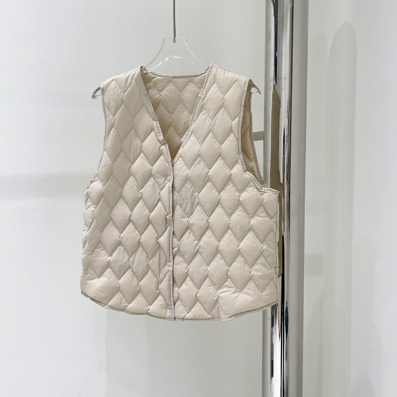 Women's sleeveless quilted thermal vest with diamond quilting and V-neck Chichicherry