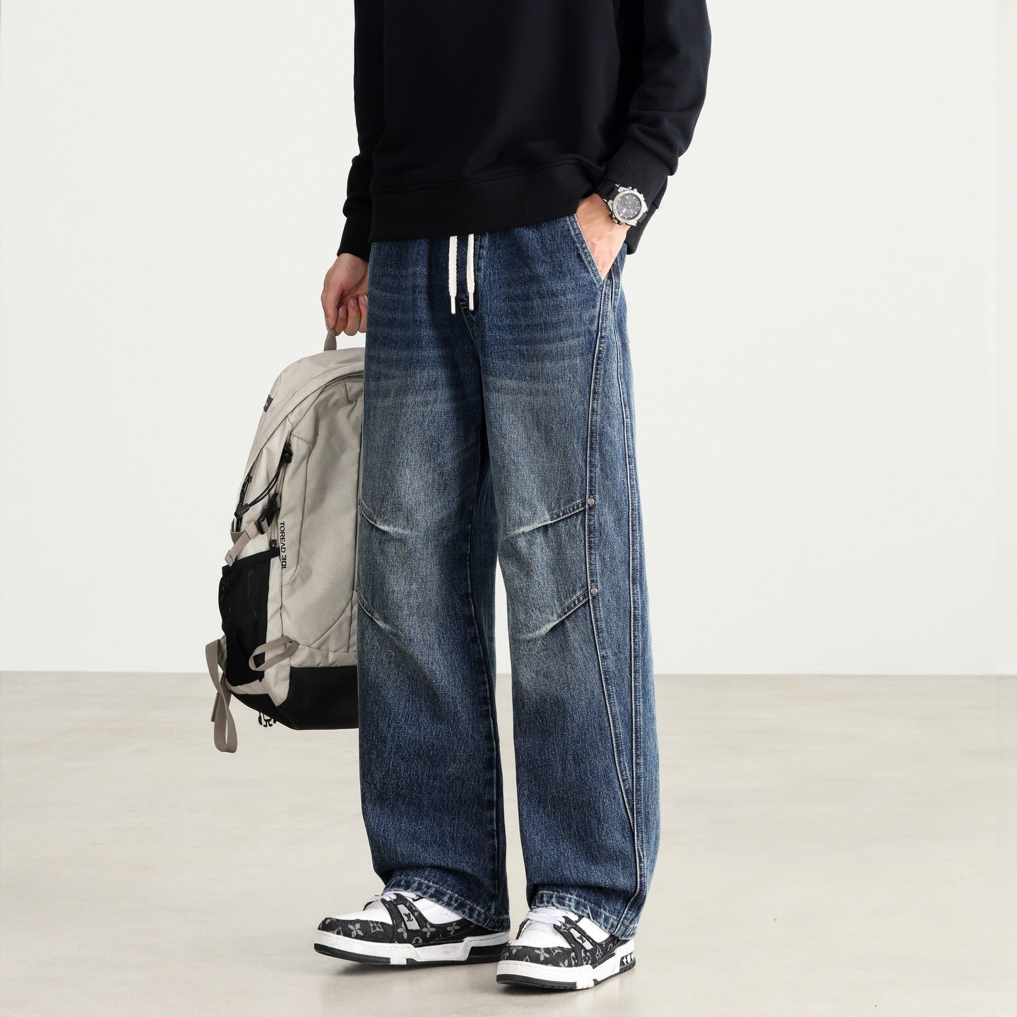 Men's Loose Fit Denim Pants with Drawstring Waistband, Panel Seams and Used Wash Chichicherry