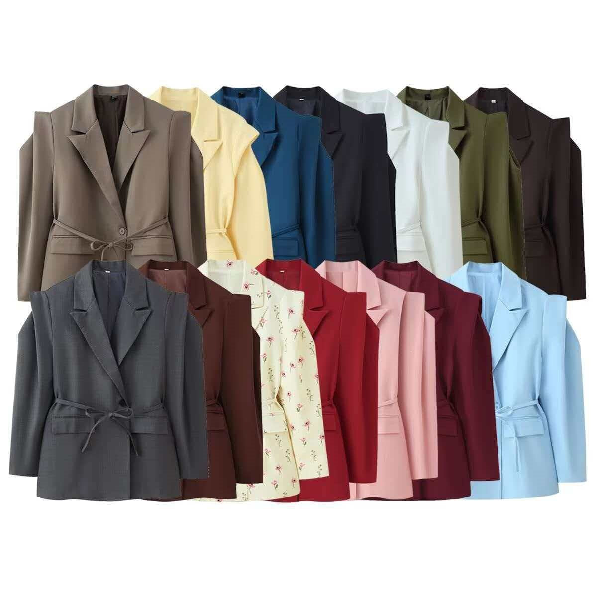 Women's blazer with shoulder cutouts, belted waist and single button closure Chichicherry