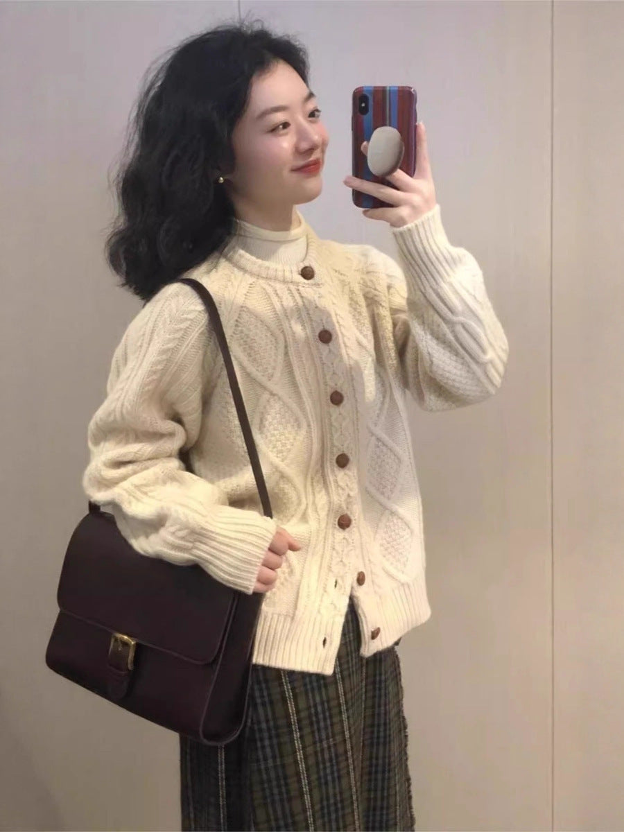 Women's knit cardigan in Aran style with braid and pearl pattern as well as wooden button placket Chichicherry