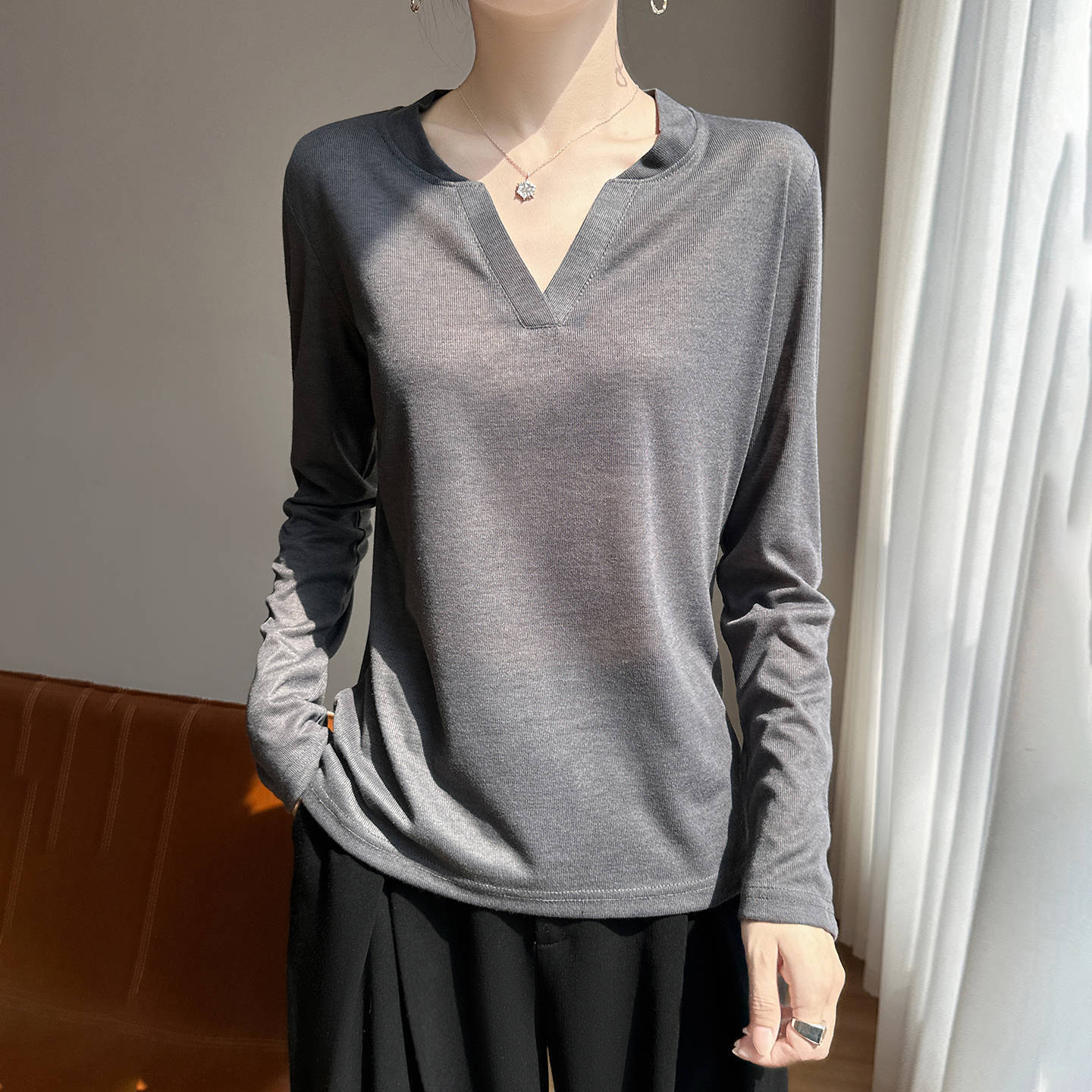 Women's Long Sleeve Fine Knit Shirt with Split V-Neck Chichicherry