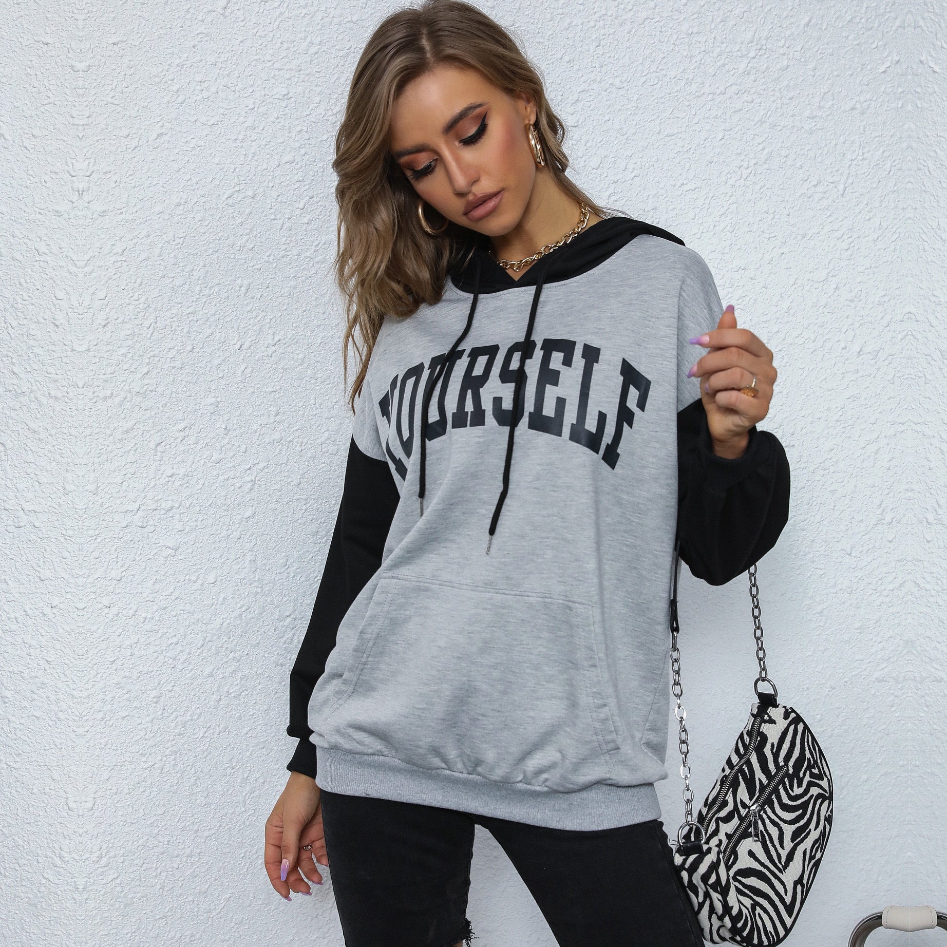 Women's Oversized Hoodie with College Print, Kangaroo Pocket and Contrast Sleeves Chichicherry