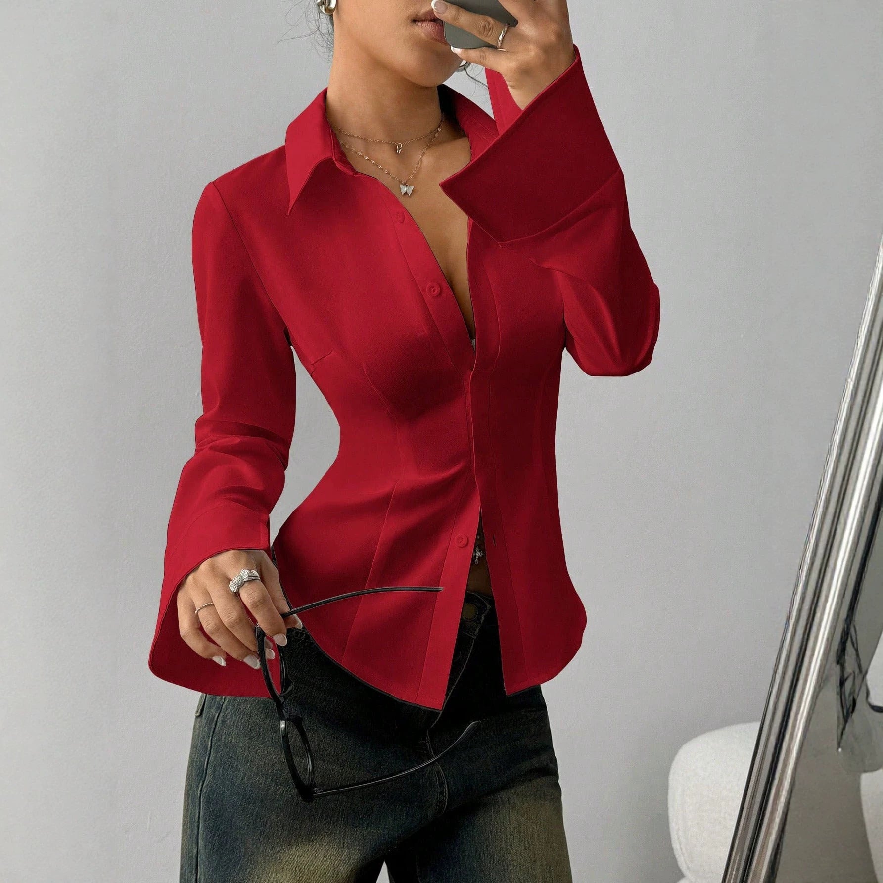Damen Taillierte Satin-Bluse mit formenden Teilungsnähten und weiten Manschetten Chichicherry