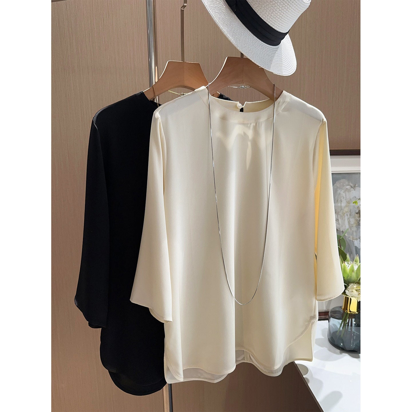 Women's elegant and airy blouse with three-quarter sleeves Drune