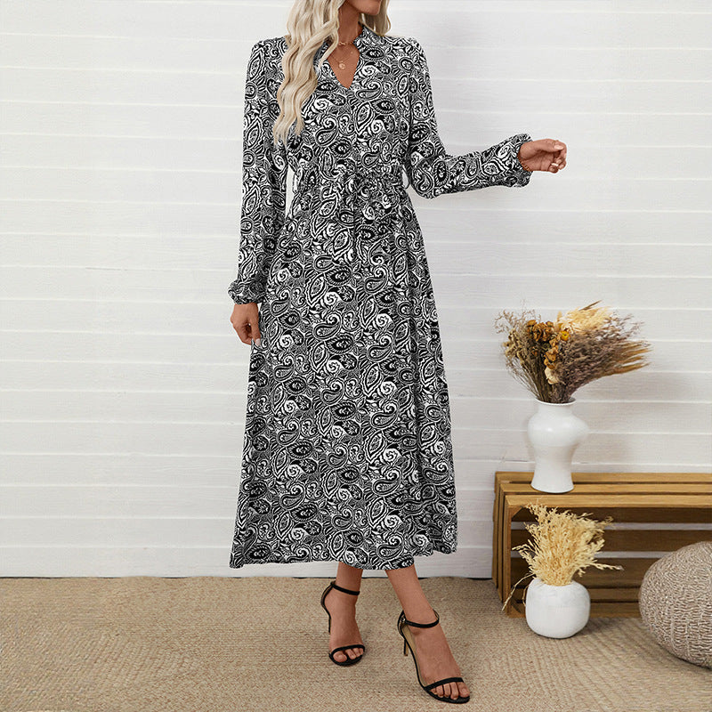 Women's maxi dress with paisley print, V-neck, waist tie belt and long sleeves Chichicherry