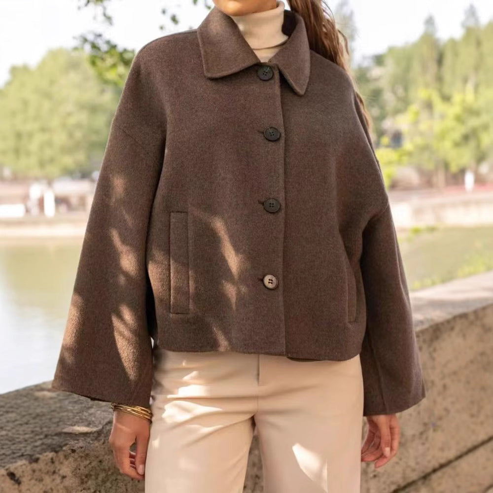 Women's short jacket made of wool blend in boxy caban style with shirt collar and welt pockets Chichicherry