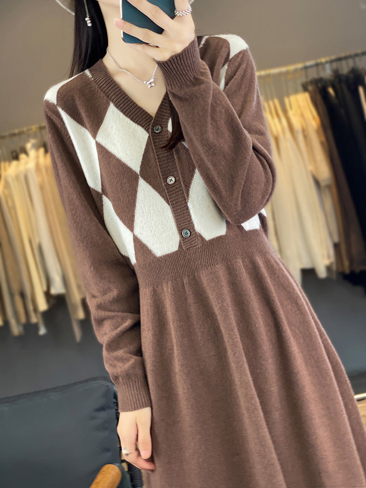 Women's knit set with V-cardigan diamond pattern and fitted midi skirt Chichicherry