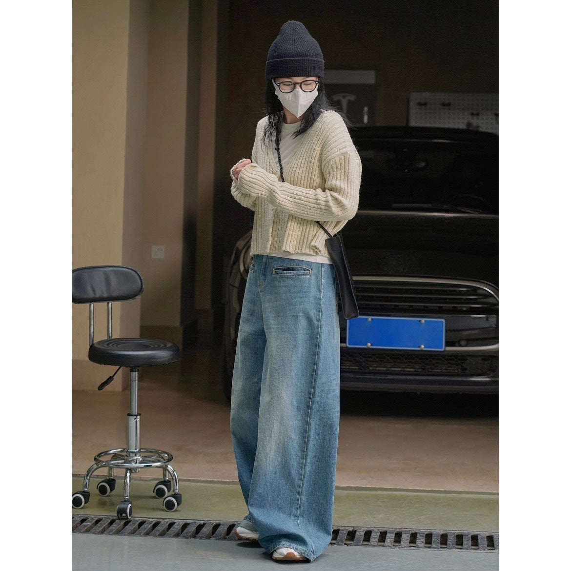 Women's Knitted V-Neck Cardigan in a distinctive ribbed pattern with short length and casual sleeves Chichicherry