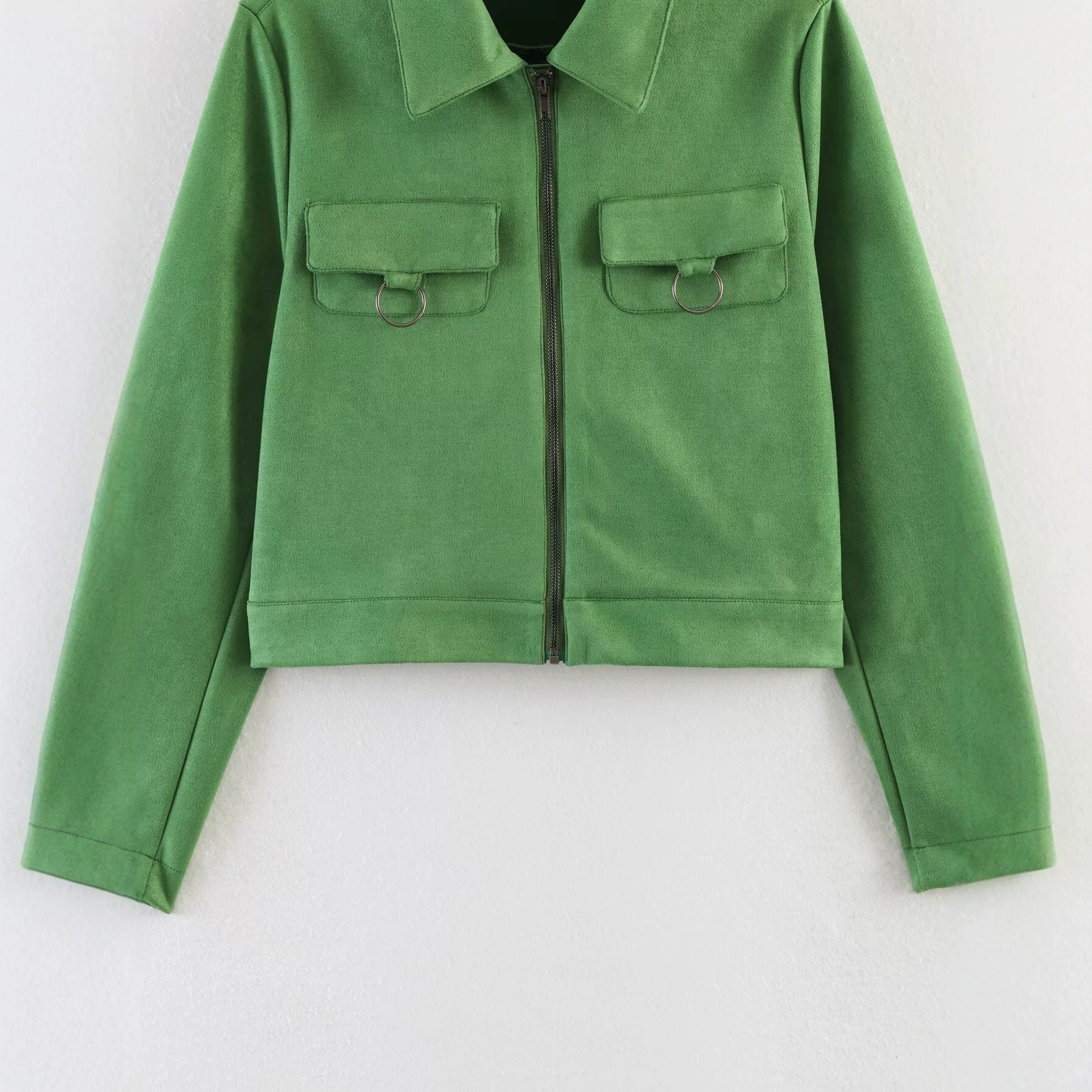 Ladies short cut velour jacket with breast pockets and zipper Chichicherry