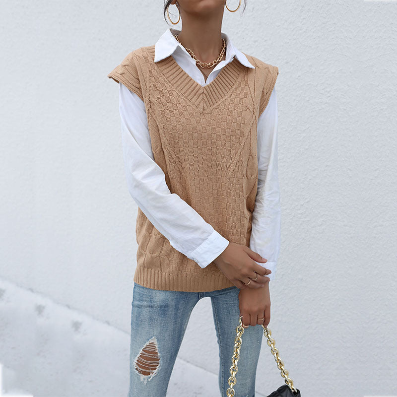 Women’s knitted vest with V-neck, cable pattern, and casual oversized silhouette Chichicherry