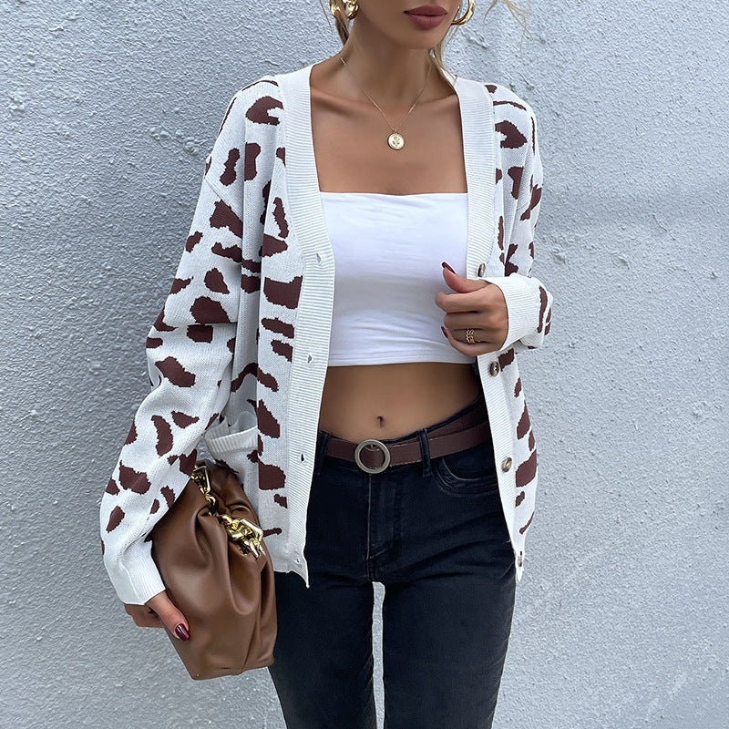 Women's fine knit cardigan with boxy fit, V-neck and animal jacquard pattern