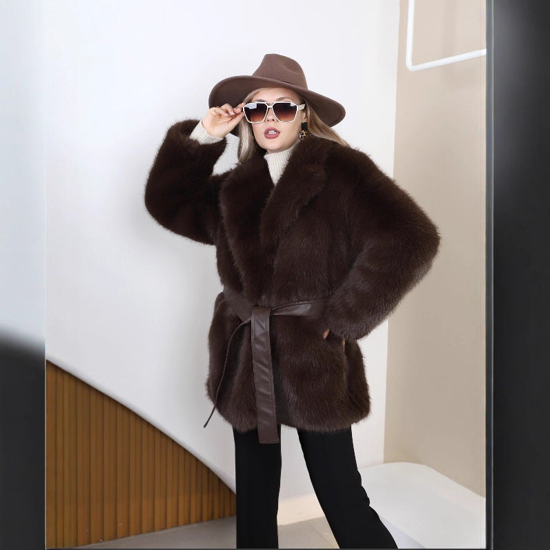 Ladies short coat made of dense high-pile with leather tie belt and wide shawl collar Chichicherry