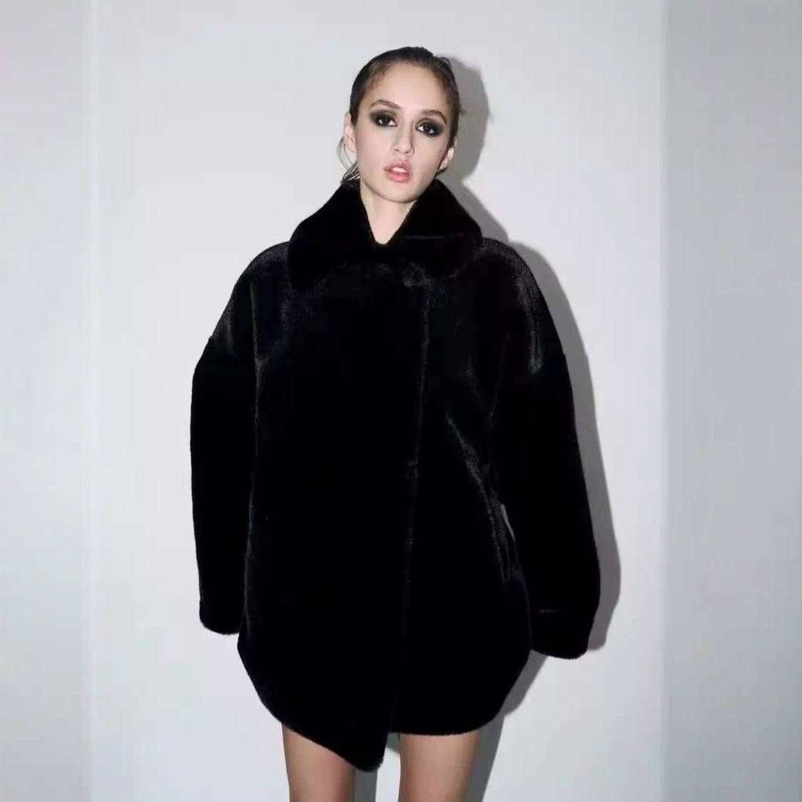 Women's boxy short coat made of silky shiny high-pile artificial fur with a large shawl collar Chichicherry