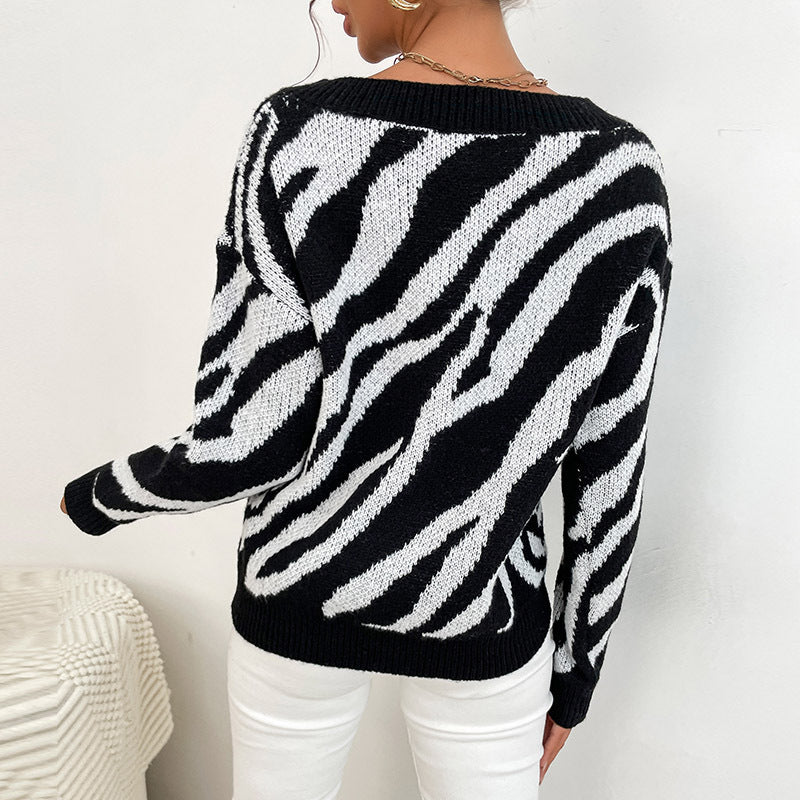 Women's Oversize V-Neck Sweater with Zebra Jacquard and Ribbed Cuffs Chichicherry