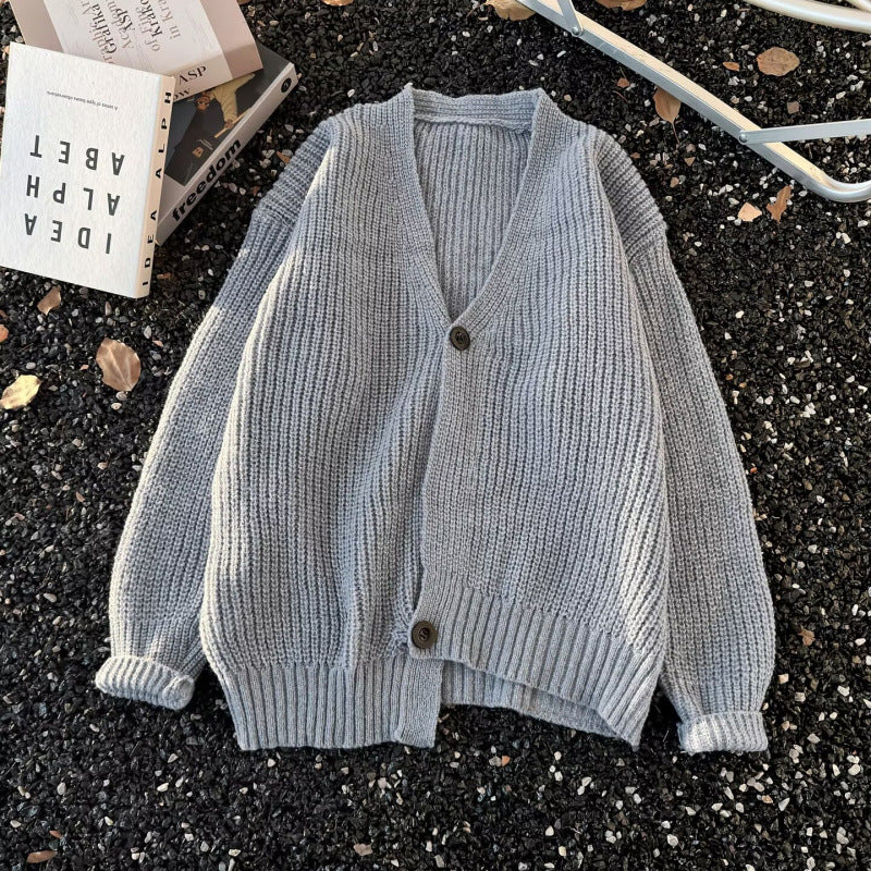 Unisex Grobstrick-Cardigan im Oversize-Schnitt mit tiefem V-Ausschnitt und markanter Knopfleiste Chichicherry