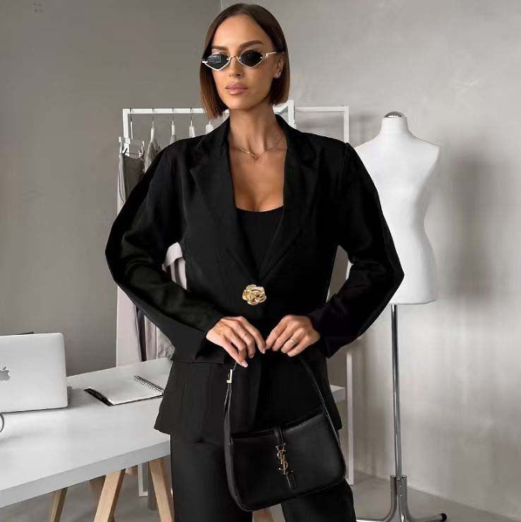 Damen Taillierter Ein-Knopf-Blazer mit floralem Dekoverschluss und Klappentaschen Chichicherry