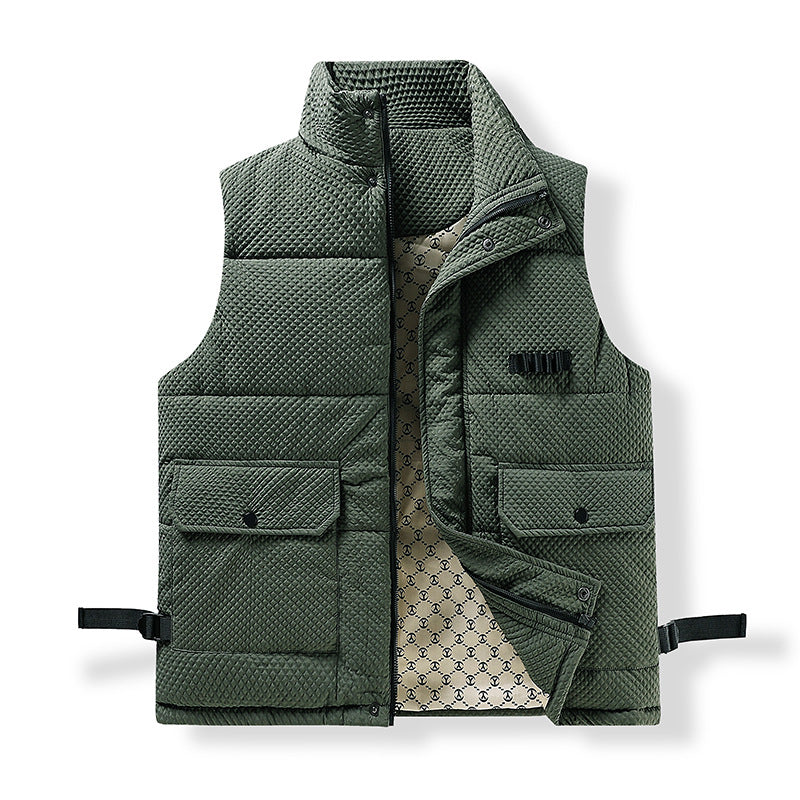 Men's utility quilted vest with thermal lining, front pockets and adjustable side straps Chichicherry