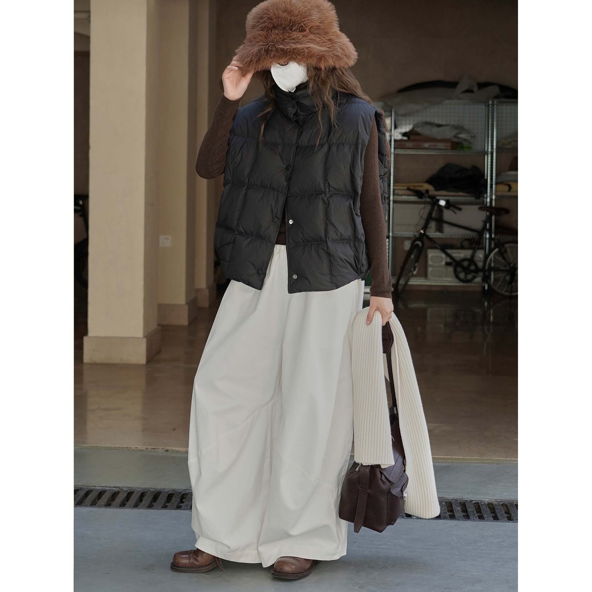 Women's lightweight quilted vest with high collar and snap button placket Chichicherry
