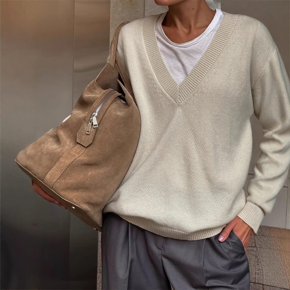 Women's Oversize V-Neck Sweater made of Cashmere Mix with Ripped Hem Chichicherry