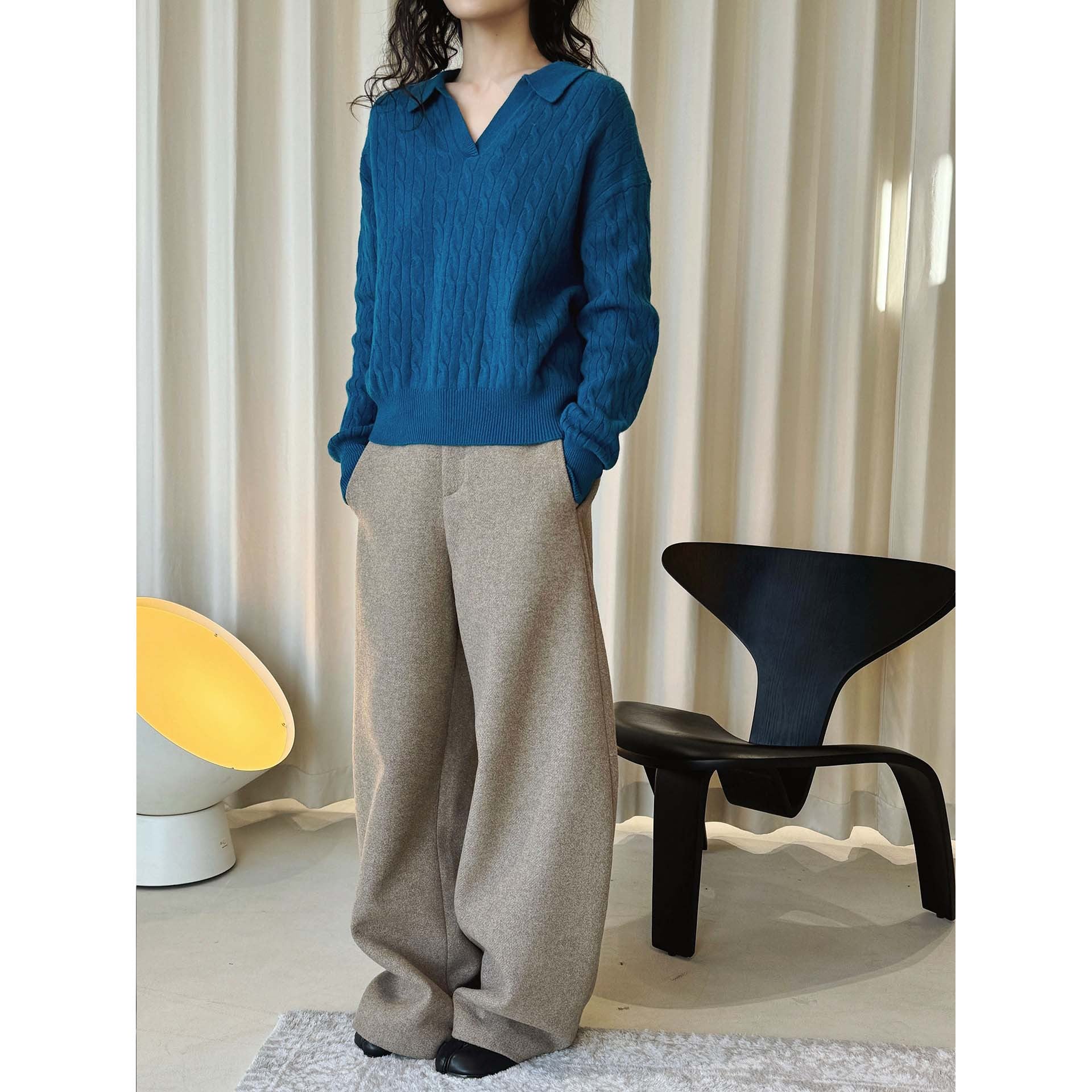 Women's knit pullover with polo collar, V-neck and cable pattern Chichicherry
