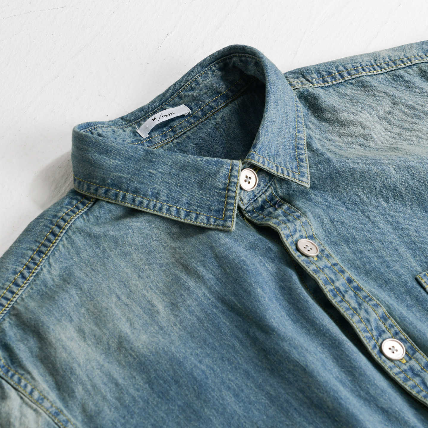 Men's Vintage-Look Denim Jacket with Chest Pocket and Relaxed Fit Chichicherry