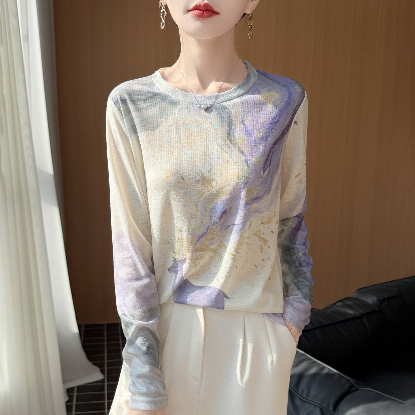 Women's Lightweight Long Sleeve Shirt made of Viscose Mix with Watercolor Print and Round Neck Chichicherry